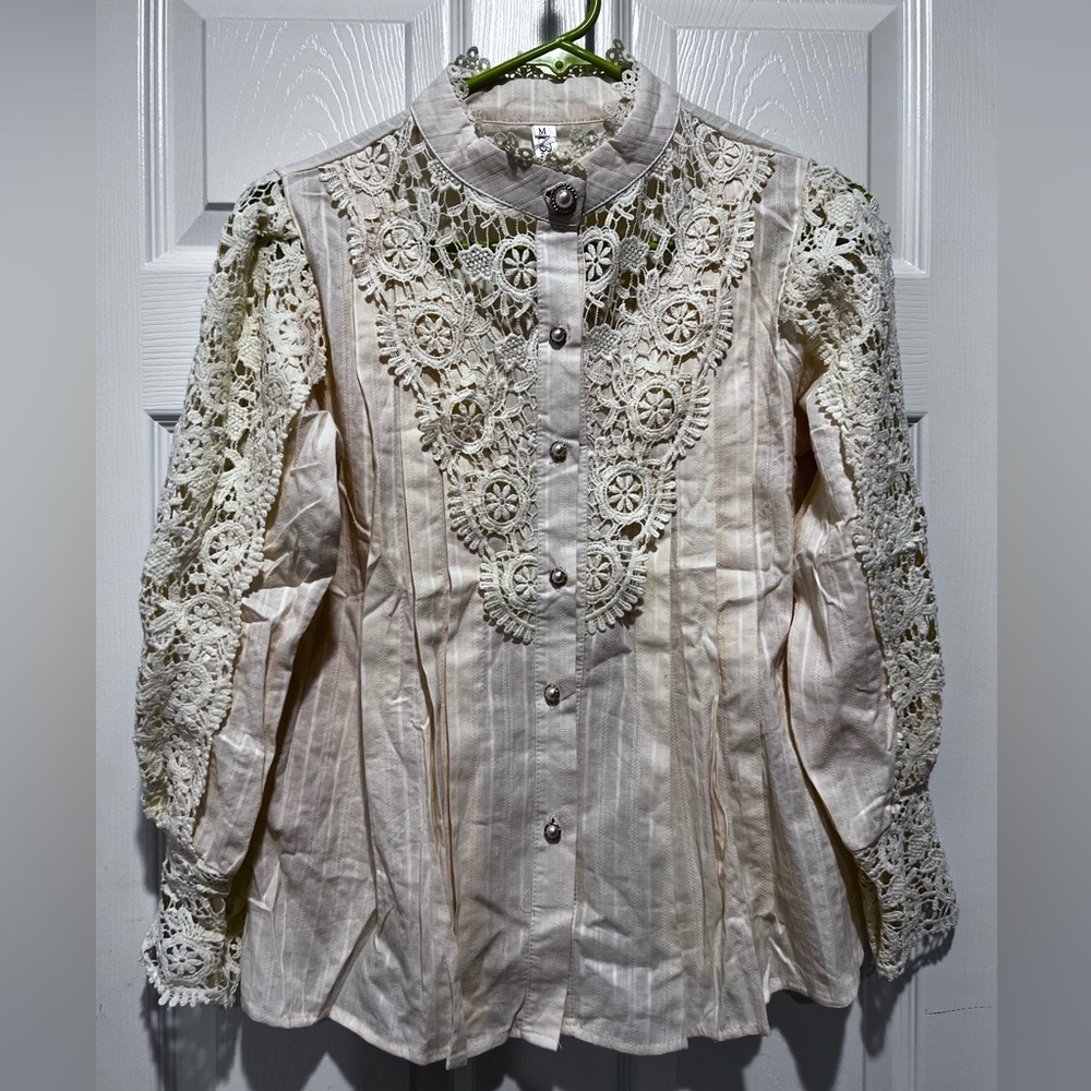NWT BLN Lace Applique Cream Blouse, size M